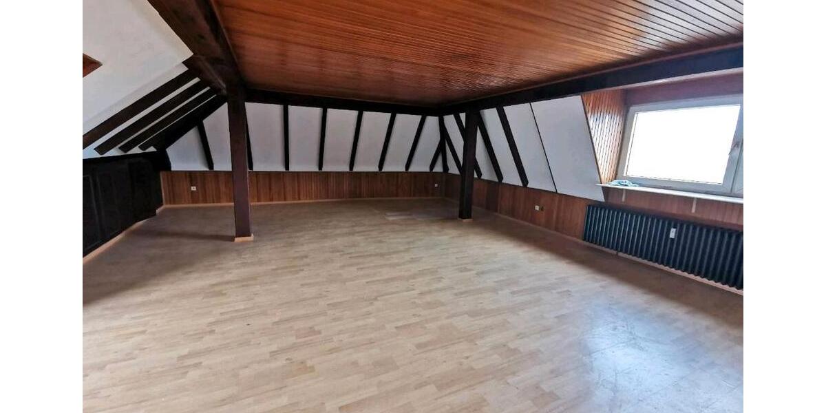 Dachgeschoßwohnung Geldern - 5 Zimmer, 110 m&sup2;, 1.250&euro; | Angebot:26549872