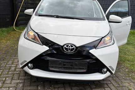 Toyota Aygo (X) 68.589 km 8.100 &euro; Kevelaer 47623