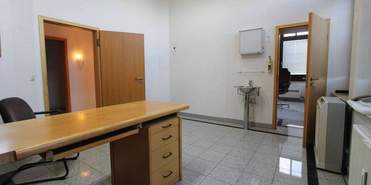 Gewerbeobjekt Krefeld Stadtmitte - 9 Zimmer, 187 m&sup2;, 1.300&euro; | Angebot:25997649