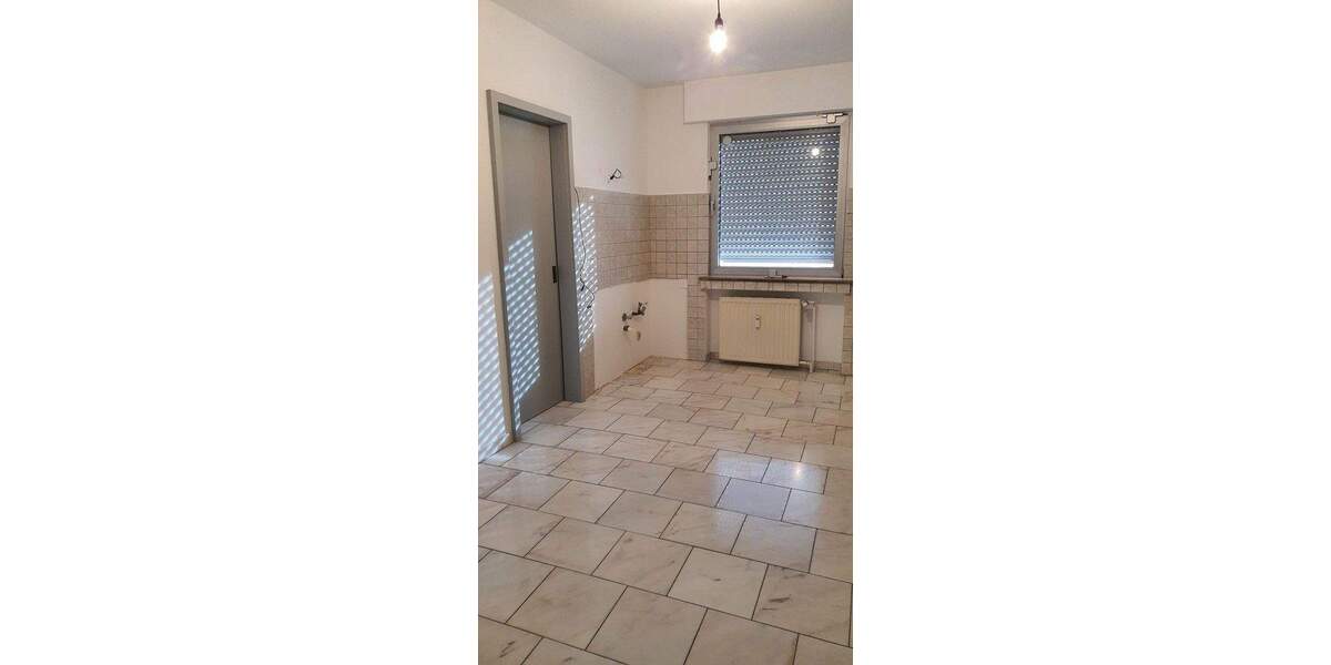 Etagenwohnung Duisburg Rahm - 4 Zimmer, 130 m&sup2;, 1.800&euro; | Angebot:25854102