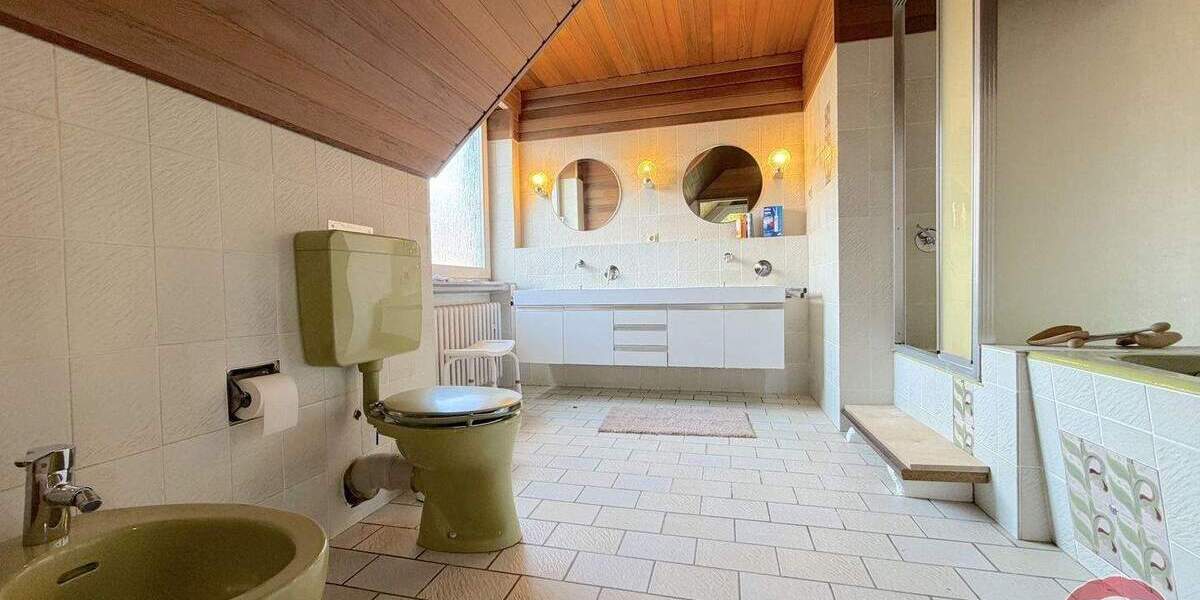 Einfamilienhaus Dinslaken Innenstadt - 8 Zimmer, 240 m&sup2;, 698.000&euro; | Angebot:25730854