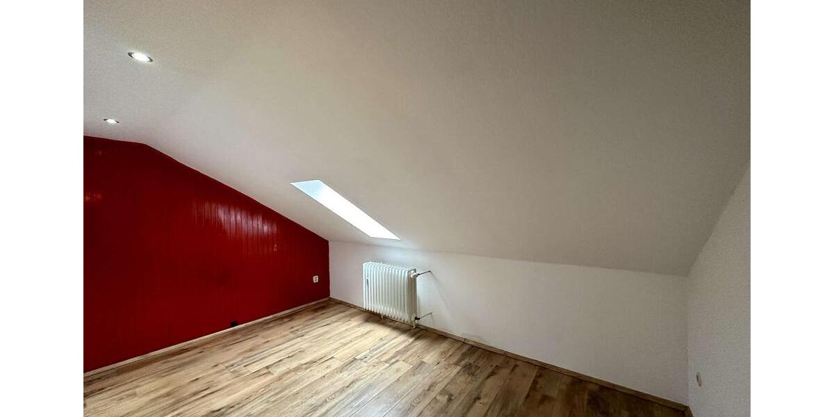 Dachgeschoßwohnung Oberhausen - 3 Zimmer, 85 m&sup2;, 595&euro; | Angebot:26532496