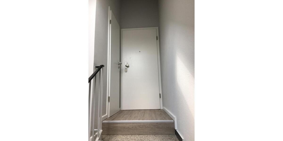 Dachgeschoßwohnung Ratingen - 4 Zimmer, 110 m&sup2;, 1.200&euro; | Angebot:25992722