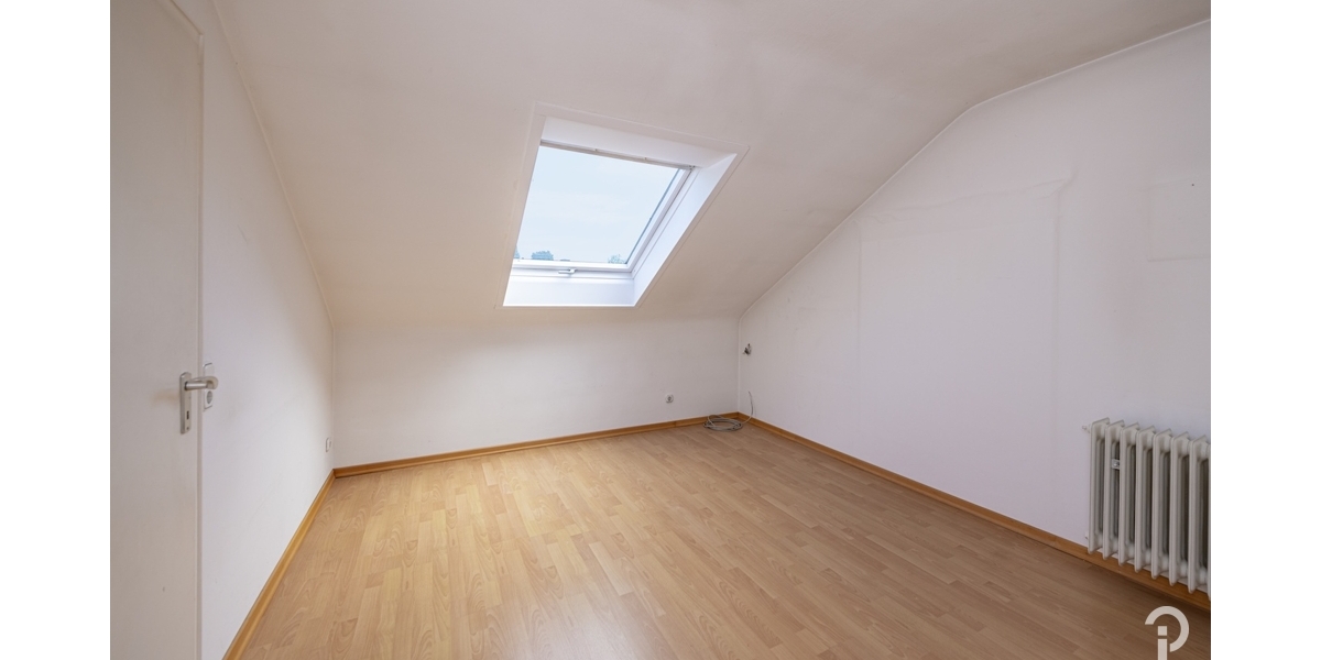 Reihenmittelhaus mit viel Potential für Pärchen und junge Familien, 2 Schlafzimmer + Dachstudio - Reihenmittelhaus Kaarst / Büttgen Büttgen | Angebot:27285727