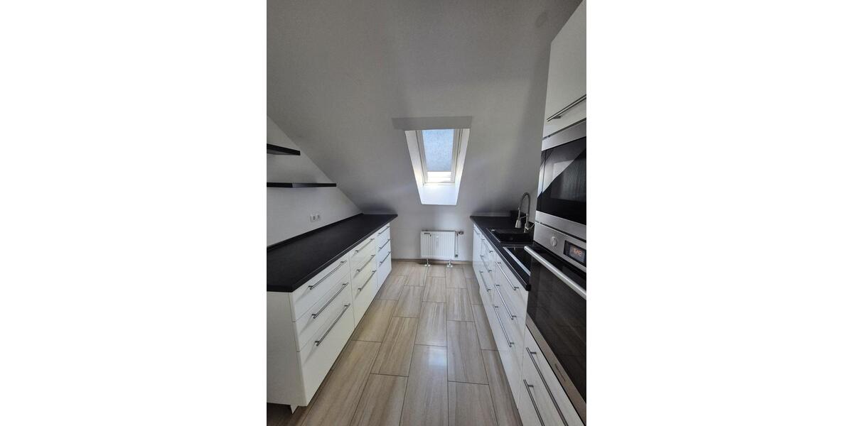 Dachgeschoßwohnung Duisburg Essenberg - 3 Zimmer, 68 m&sup2;, 760&euro; | Angebot:26702250