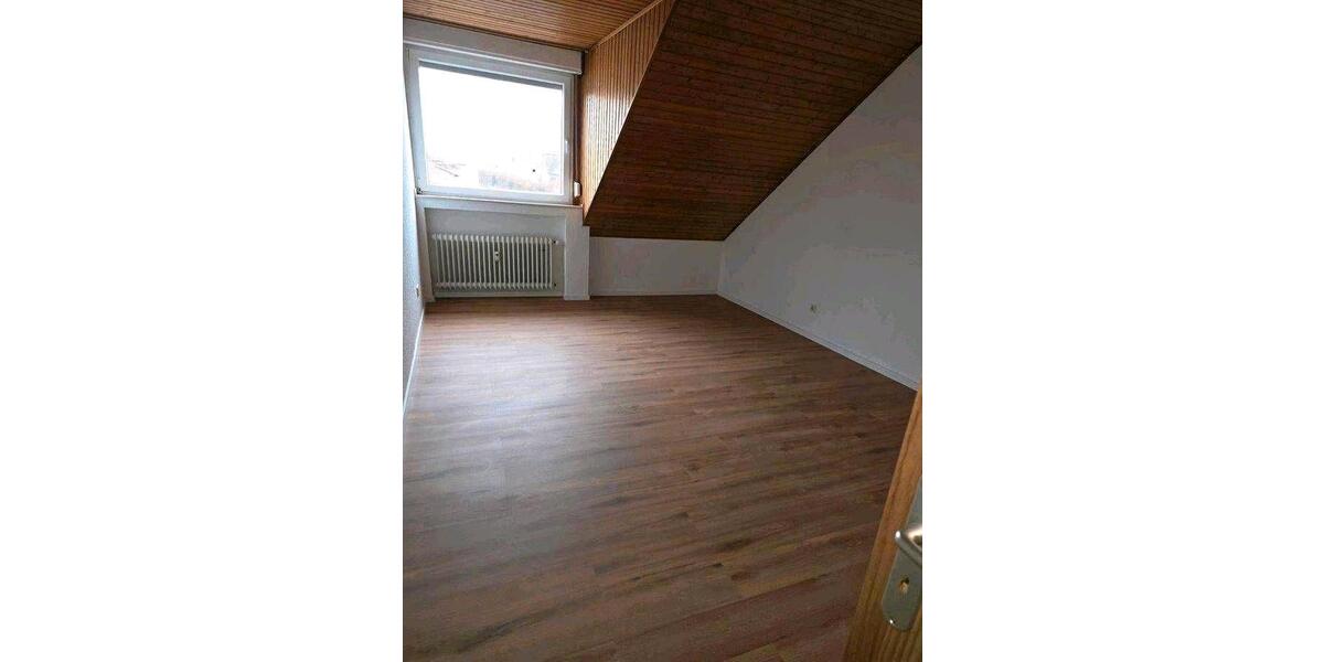 Dachgeschoßwohnung Dinslaken Hiesfeld - 2.5 Zimmer, 73 m&sup2;, 670&euro; | Angebot:25987330