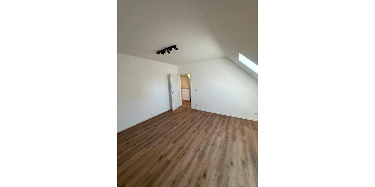 Maisonettenwohnung Meerbusch - 4 Zimmer, 120 m&sup2;, 1.800&euro; | Angebot:26690637