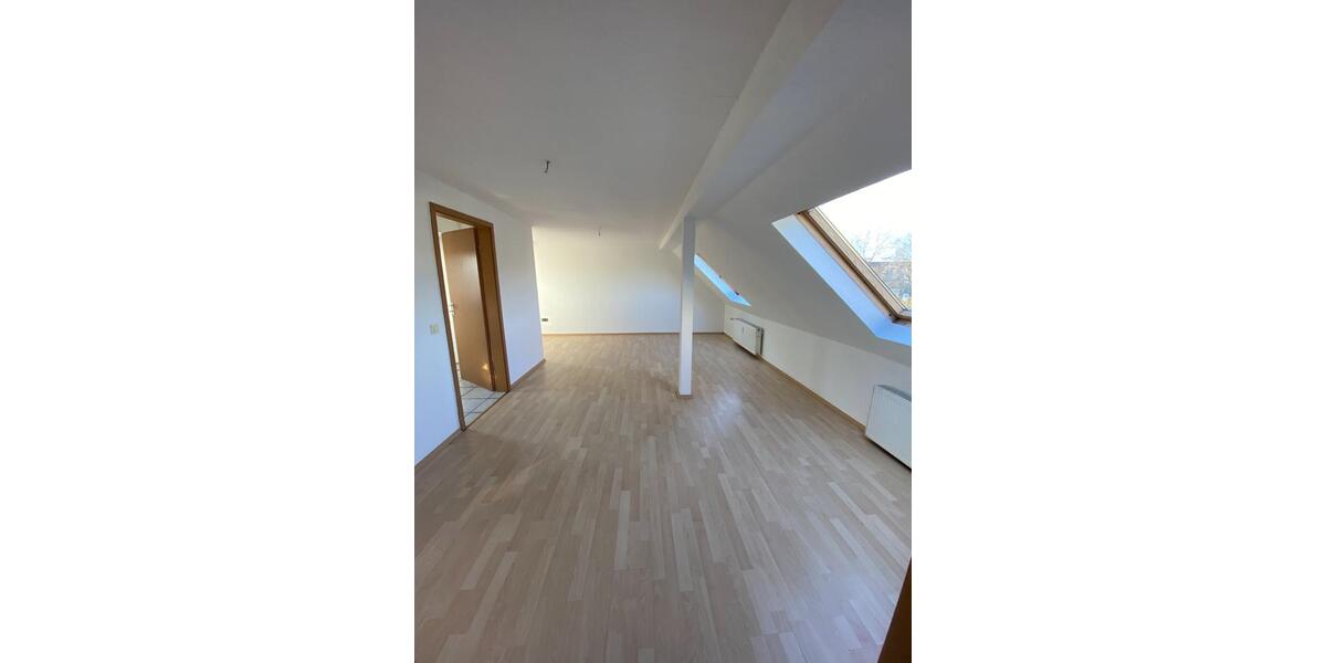 Dachgeschoßwohnung Oberhausen Osterfeld - 2.5 Zimmer, 67 m&sup2;, 395&euro; | Angebot:25439698
