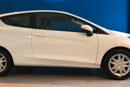 Ford Fiesta 89.910 km 12.345 &euro; Düsseldorf 40210