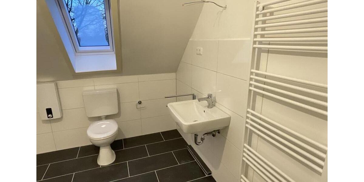 Dachgeschoßwohnung Duisburg Mittelmeiderich - 3 Zimmer, 73 m&sup2;, 619&euro; | Angebot:25722238