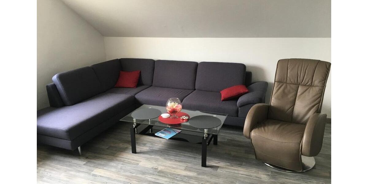 Dachgeschoßwohnung Duisburg Hochheide - 3 Zimmer, 80 m&sup2;, 716&euro; | Angebot:25948952
