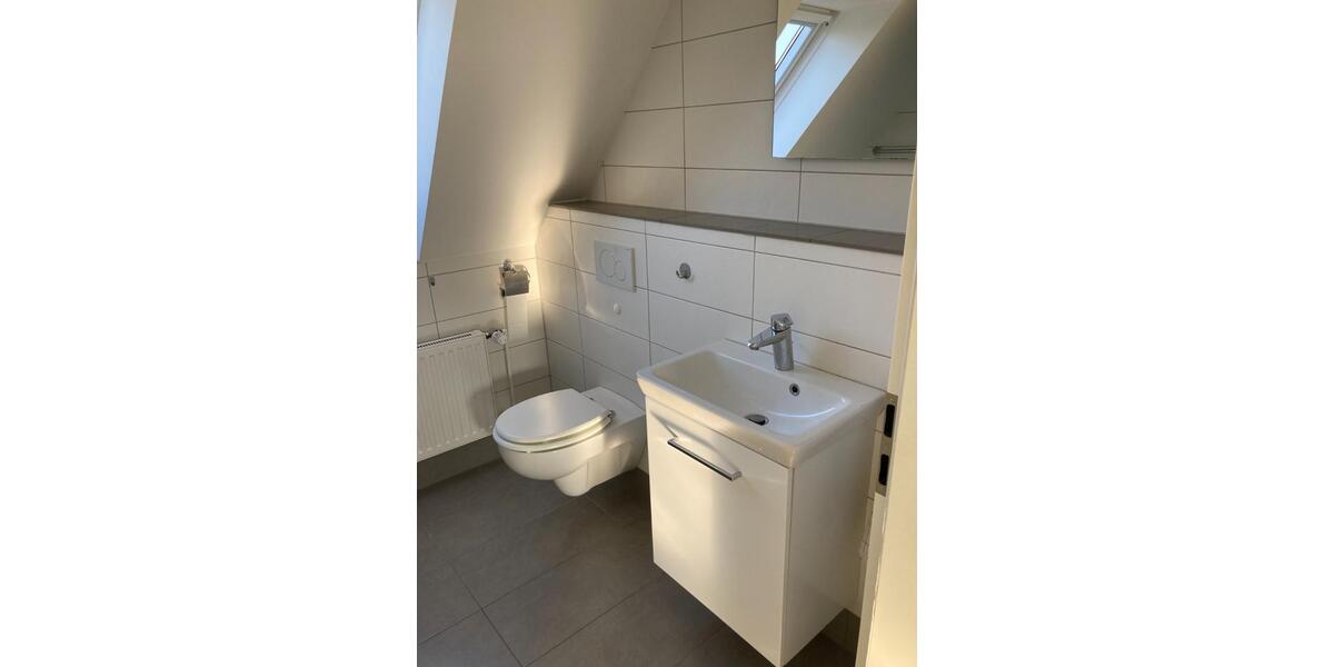 Dachgeschoßwohnung Ratingen Tiefenbroich - 2 Zimmer, 60 m&sup2;, 700&euro; | Angebot:25932966