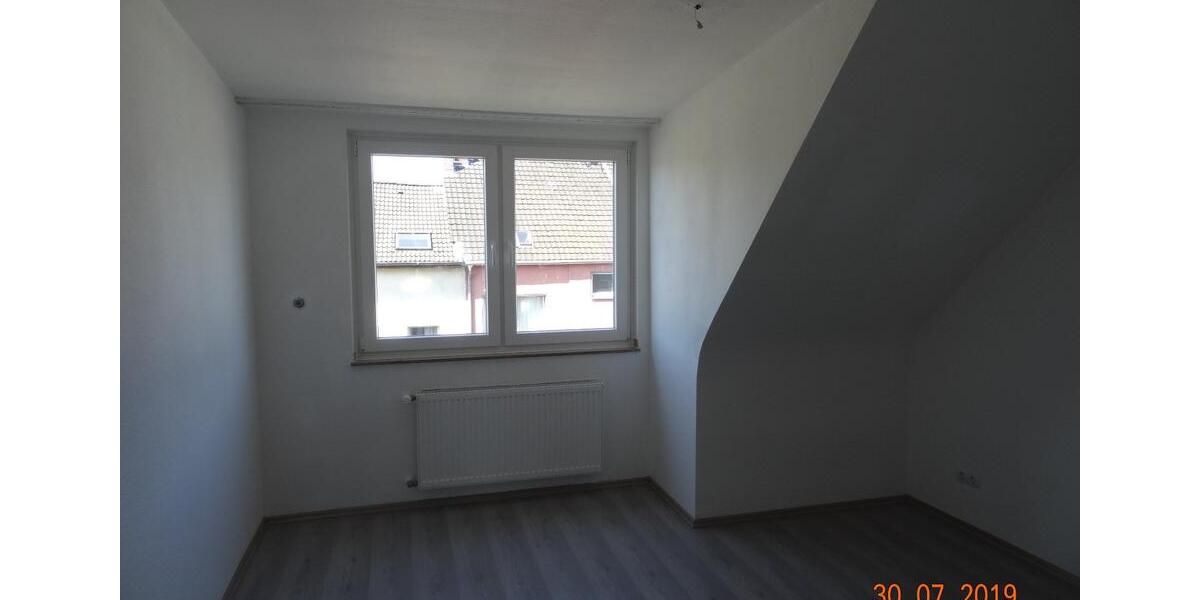 Dachgeschoßwohnung Krefeld - 3 Zimmer, 70 m&sup2;, 610&euro; | Angebot:25854723