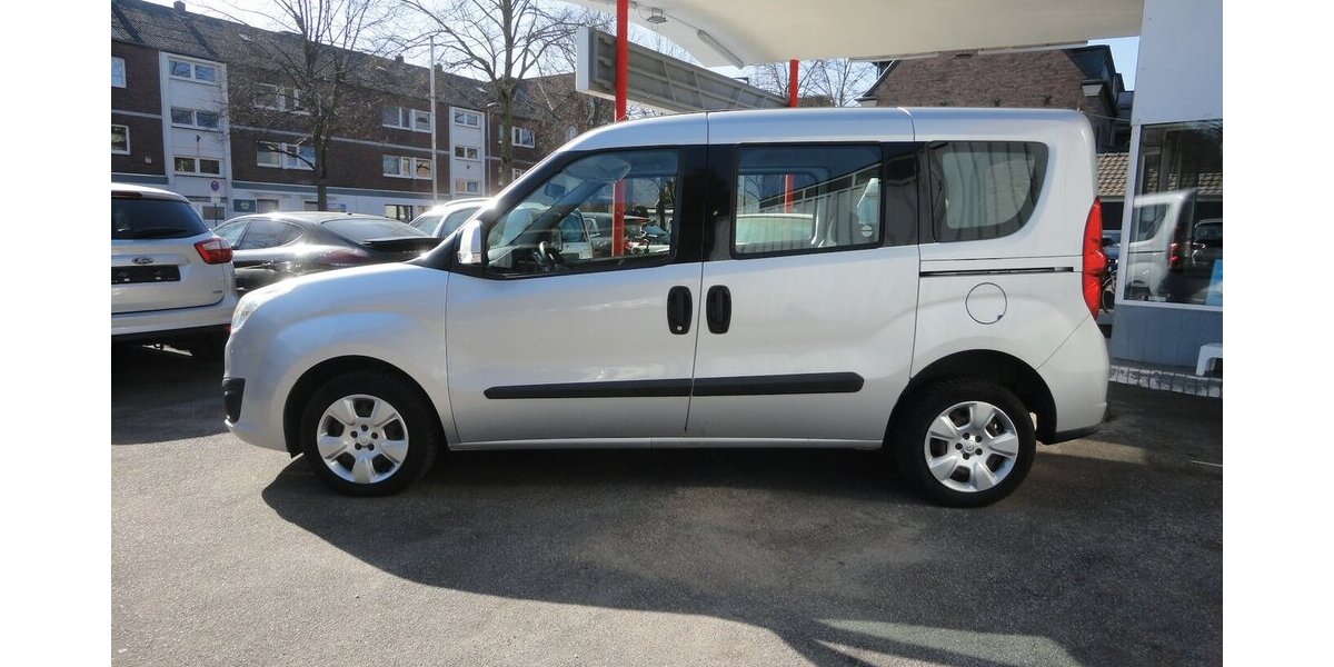 Opel Combo Edition 1,6 d Klima PDC SHZ AHK 5Sitzer 124.000 km 5.999 &euro; Neuss 41462