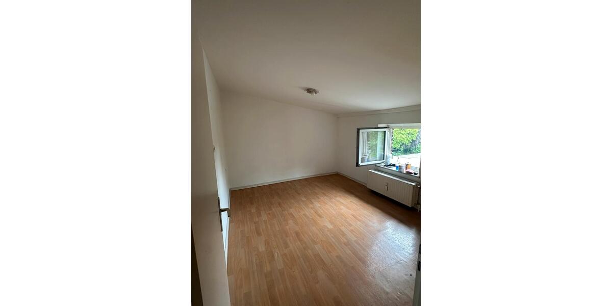 Dachgeschoßwohnung Duisburg Essenberg - 3.5 Zimmer, 81 m&sup2;, 500&euro; | Angebot:26700846