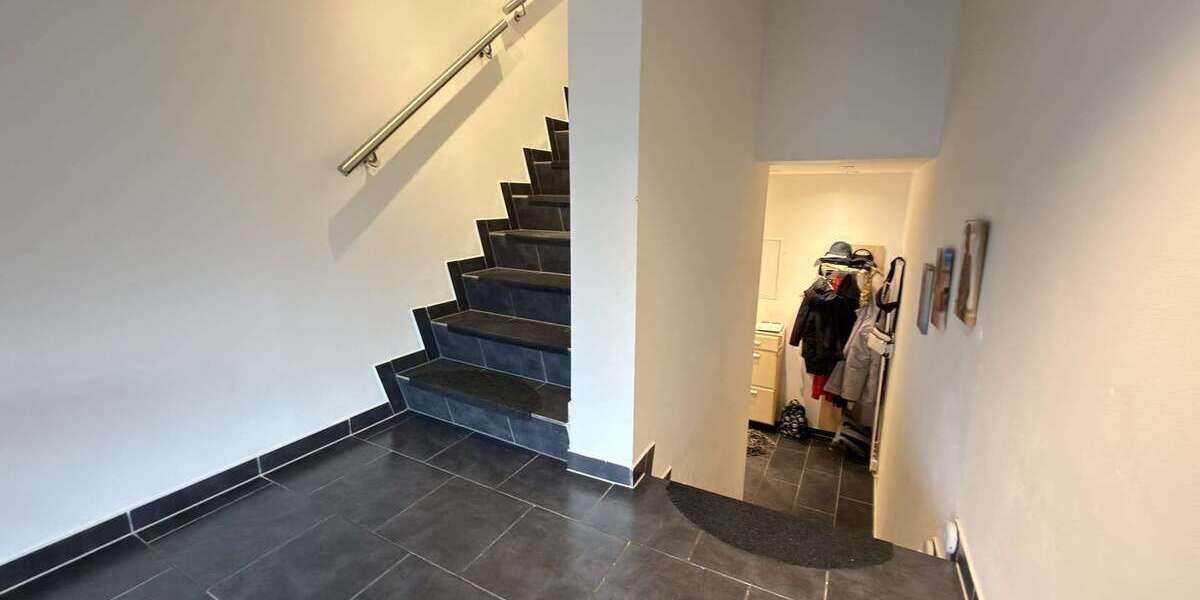 Modernisiertes 3-Parteienhaus mit Maisonette und Gartenanteil nahe Centro - Mehrfamilienhaus, Wohnhaus Oberhausen Osterfeld | Angebot:26041244