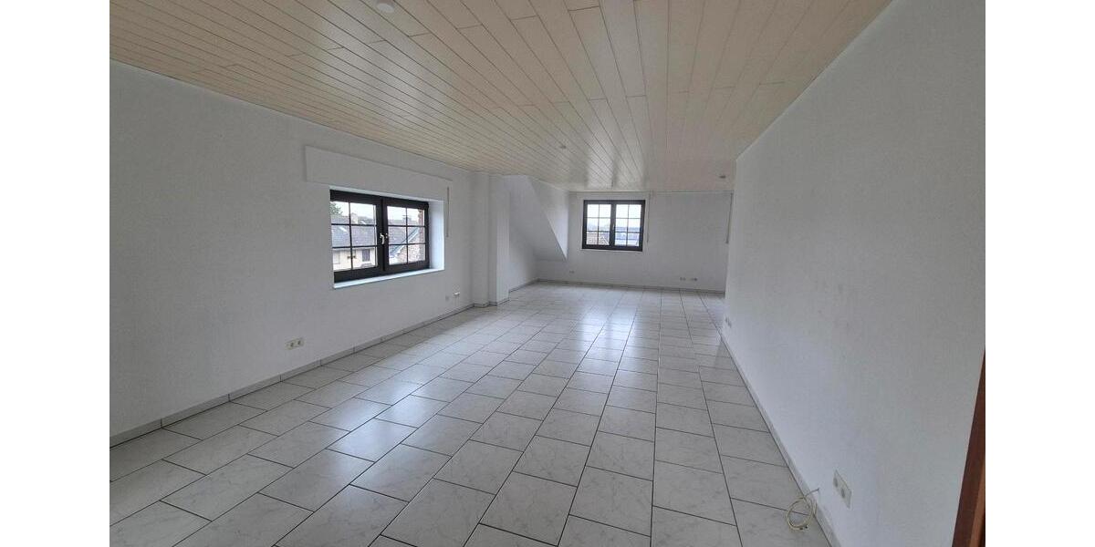 Dachgeschoßwohnung Duisburg Hochheide - 2 Zimmer, 90 m&sup2;, 896&euro; | Angebot:25613644