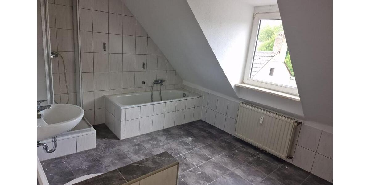 Dachgeschoßwohnung Oberhausen Osterfeld - 2 Zimmer, 80 m&sup2;, 600&euro; | Angebot:26725739