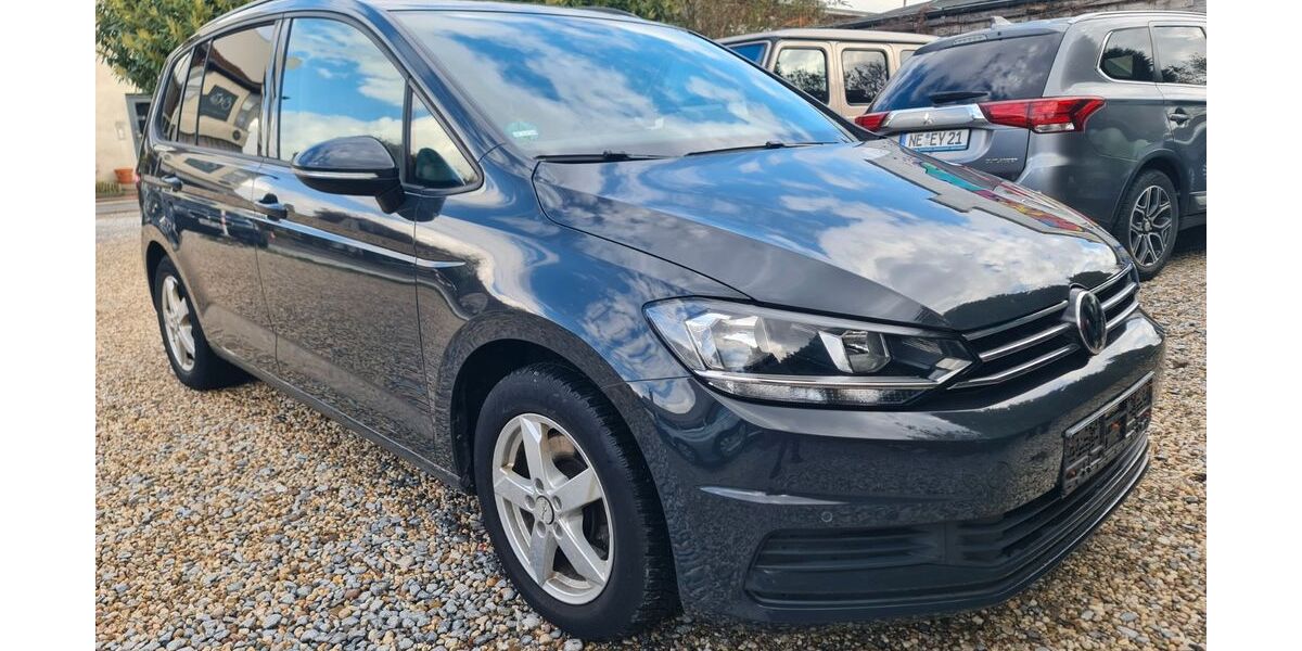 VW Touran 97.000 km 14.450 &euro; Düsseldorf 40549