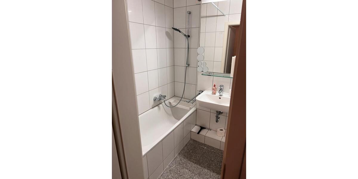 Etagenwohnung Krefeld - 2.5 Zimmer, 63 m&sup2;, 845&euro; | Angebot:25947707