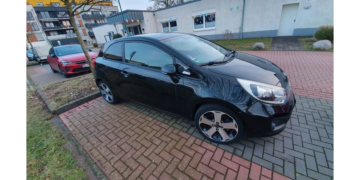 Kia Rio 95.000 km 5.500 &euro; Duisburg 47249