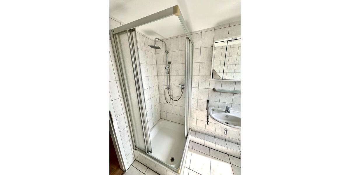 Dachgeschoßwohnung Krefeld - 3 Zimmer, 58 m&sup2;, 680&euro; | Angebot:26613564