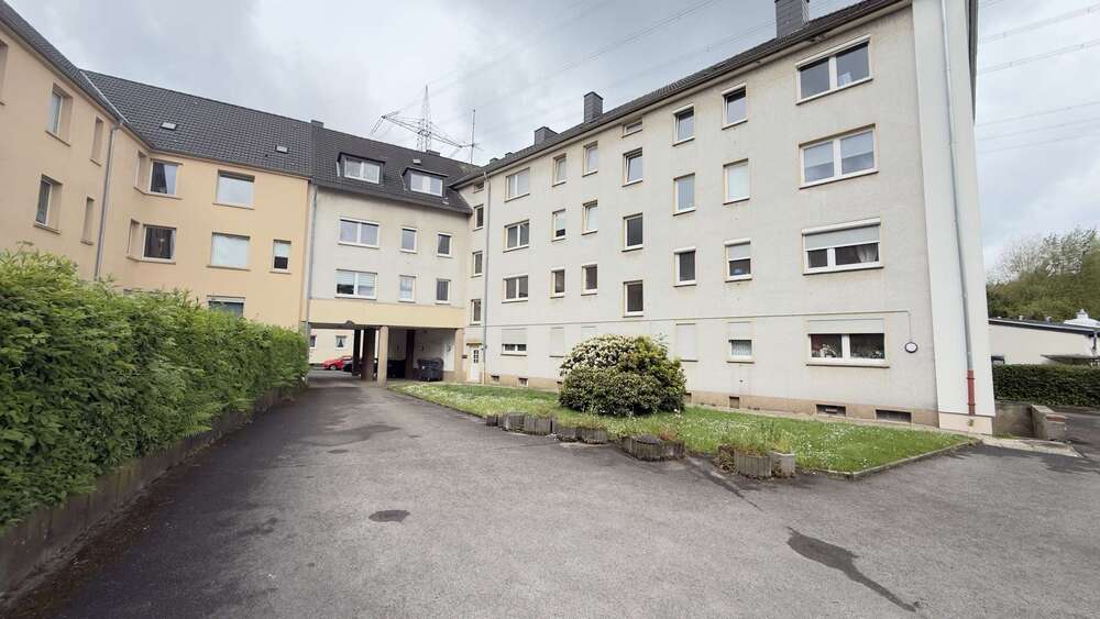 Helle 3,5-Zimmer-Wohnung mit Garage, Kellerraum und Dachboden-Stauraum - Erdgeschoßwohnung Essen Stadtbezirk III | Angebot:26691538