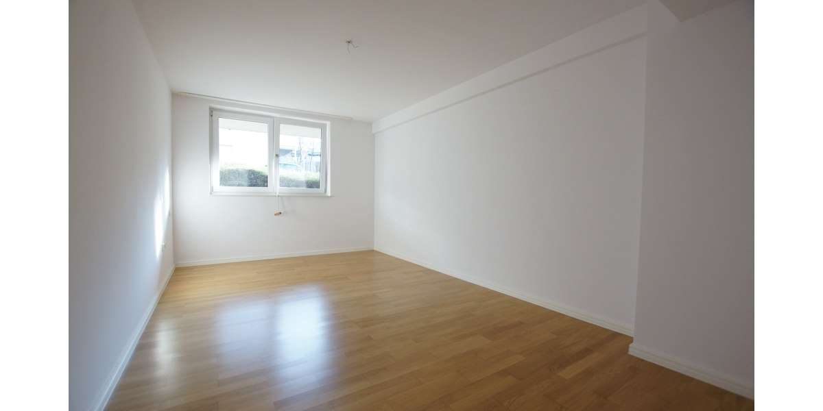 Moderne und großzügige 5 Zimmer-Wohnung über zwei Etagen mit separatem Eingang und Einbauküche - Maisonettenwohnung Düsseldorf Heerdt | Angebot:27313431
