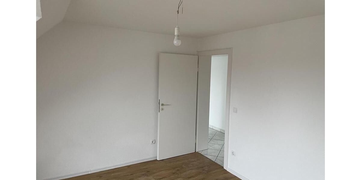 Dachgeschoßwohnung Krefeld - 3 Zimmer, 63 m&sup2;, 625&euro; | Angebot:25648687