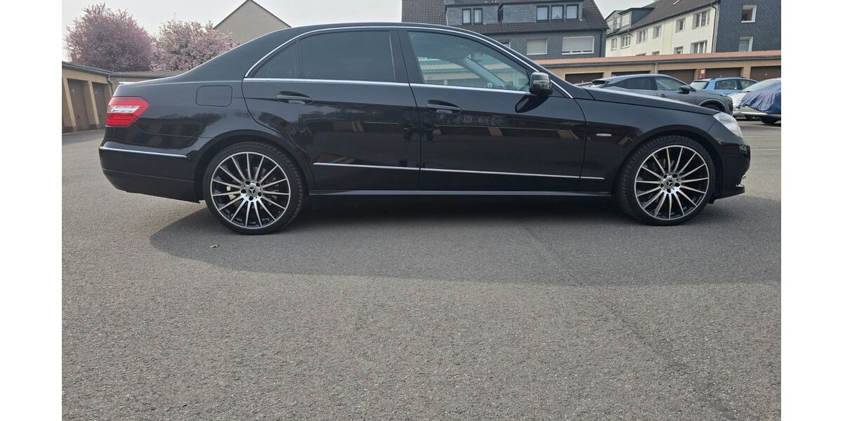 Mercedes-Benz E 250 205.000 km 10.900 &euro; Essen 45329