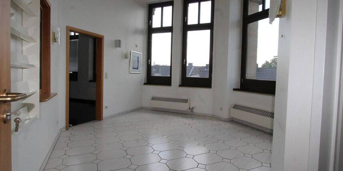 Gewerbeobjekt Krefeld Stadtmitte - 9 Zimmer, 187 m&sup2;, 1.300&euro; | Angebot:25997649
