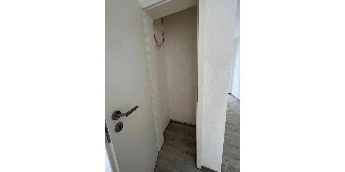 Dachgeschoßwohnung Duisburg Rheinhausen - 2.5 Zimmer, 56 m&sup2;, 750&euro; | Angebot:26692776