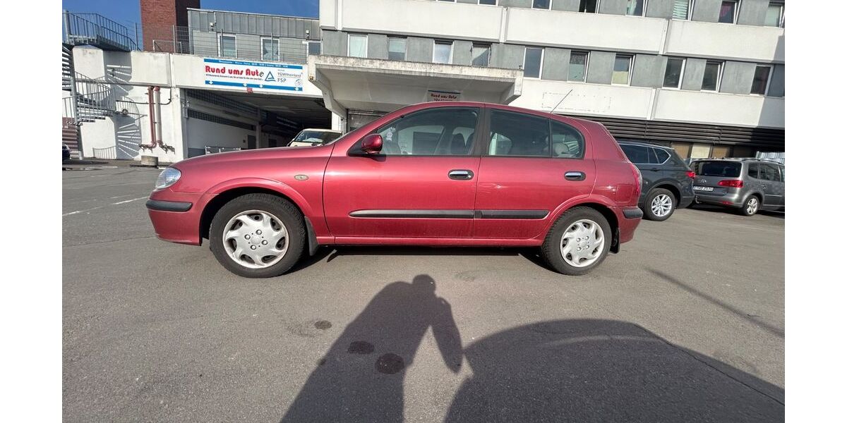 Nissan Almera 38.600 km 3.199 &euro; Düsseldorf 40470
