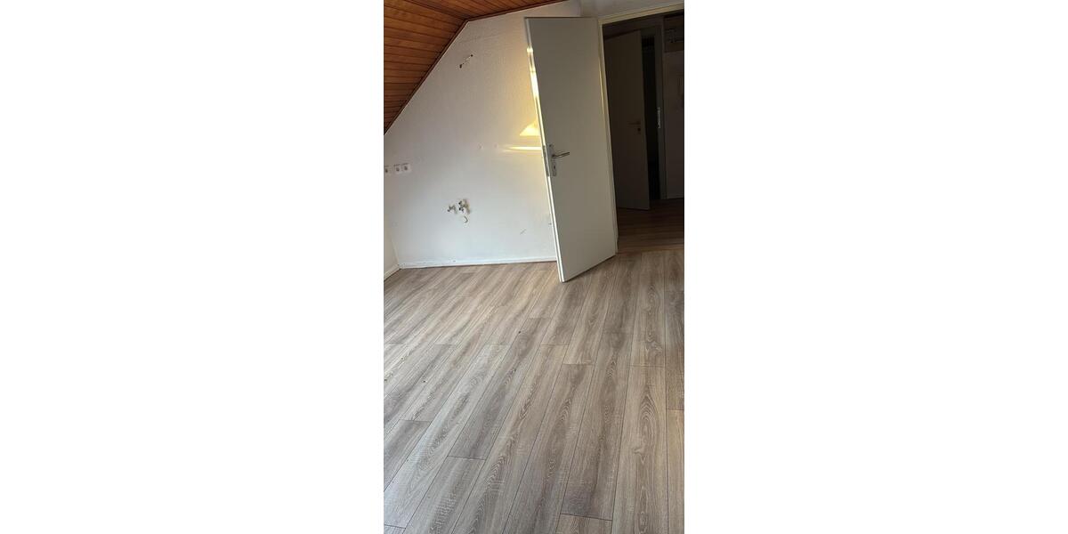 Dachgeschoßwohnung Oberhausen - 2 Zimmer, 45 m&sup2;, 650&euro; | Angebot:25967612