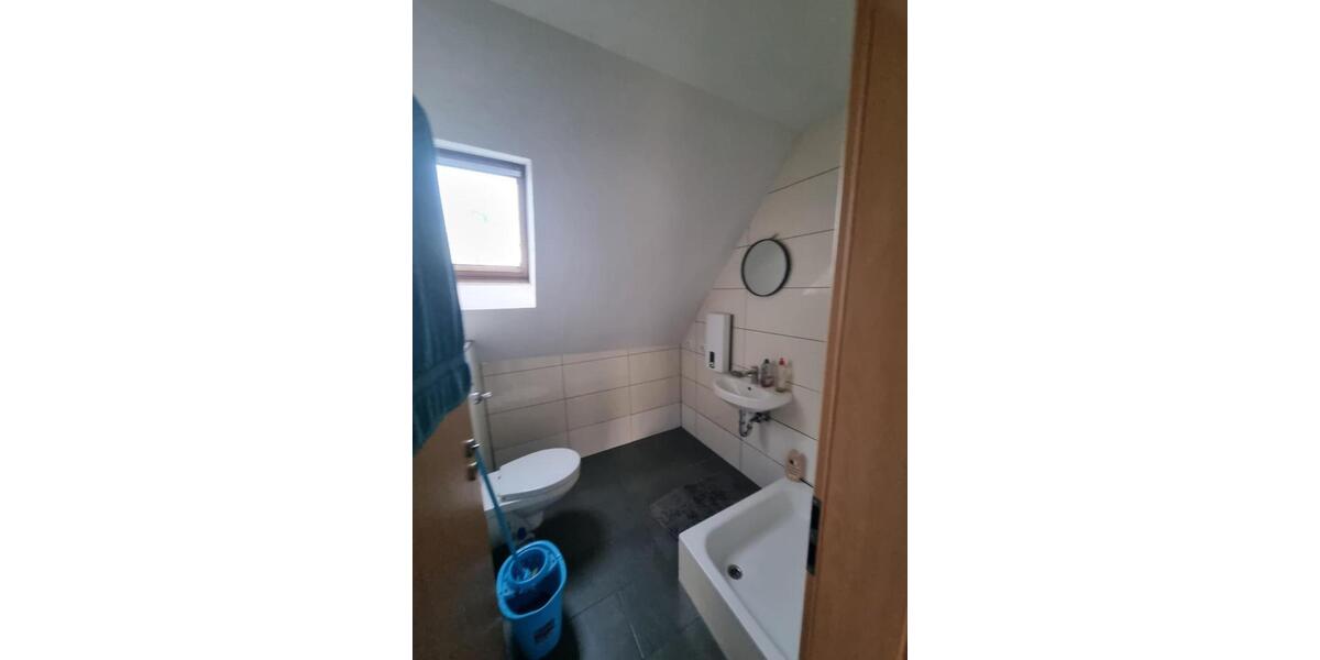 Dachgeschoßwohnung Duisburg Mittelmeiderich - 3 Zimmer, 56 m&sup2;, 450&euro; | Angebot:23912672