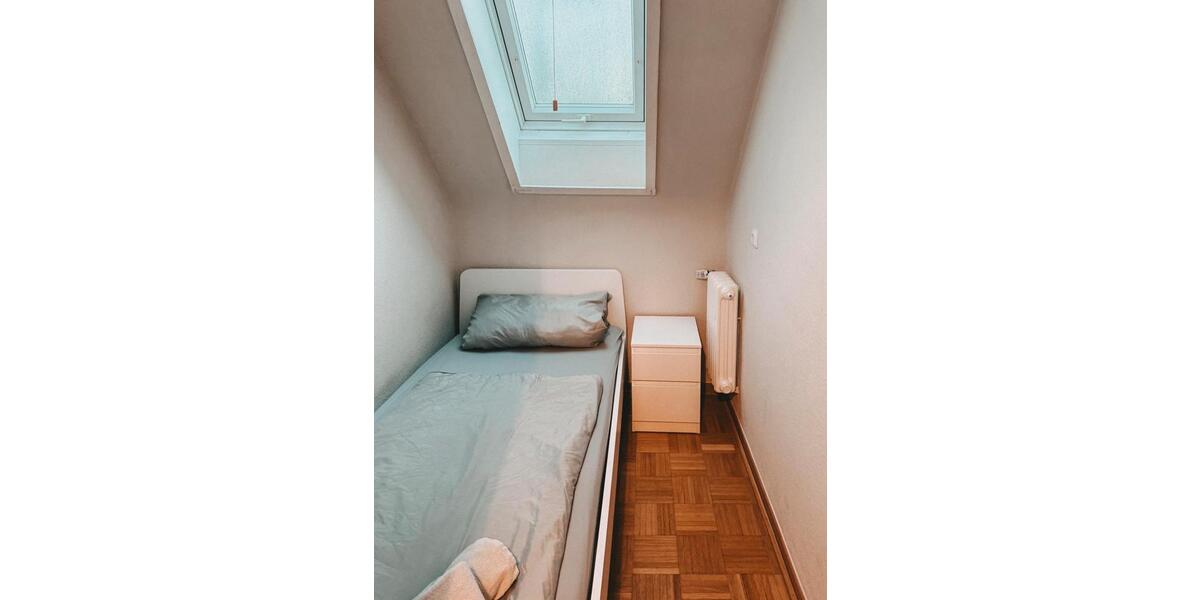 Dachgeschoßwohnung Essen Stadtbezirk V - 3.5 Zimmer, 78 m&sup2;, 1.090&euro; | Angebot:25942485