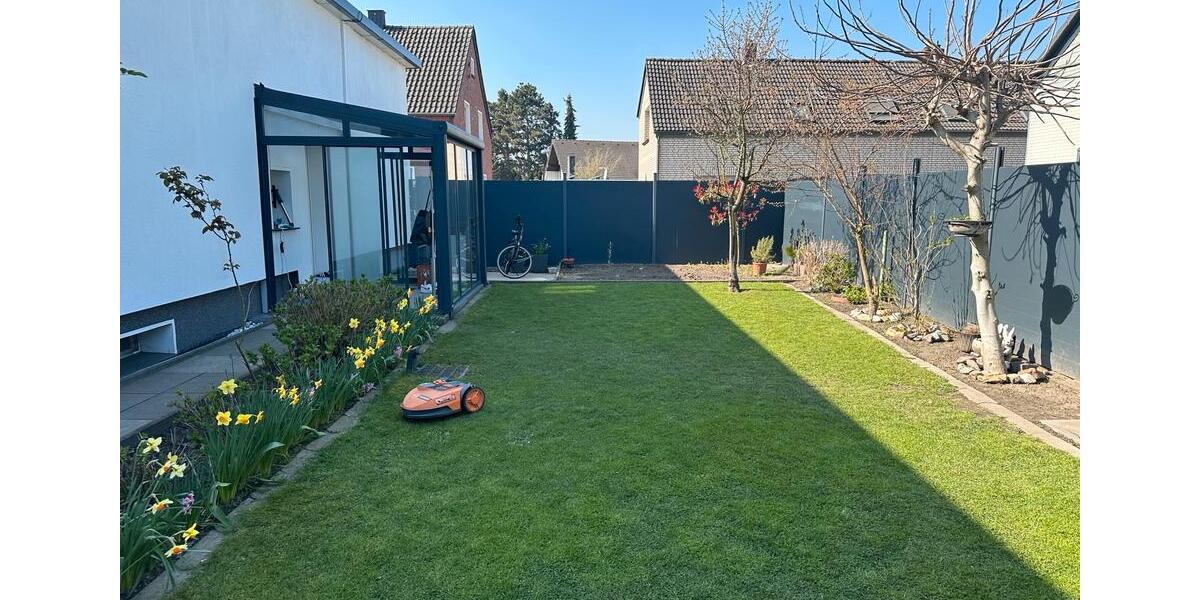 Bungalow Duisburg Hochheide - 3 Zimmer, 106 m&sup2;, 1.900&euro; | Angebot:25396682