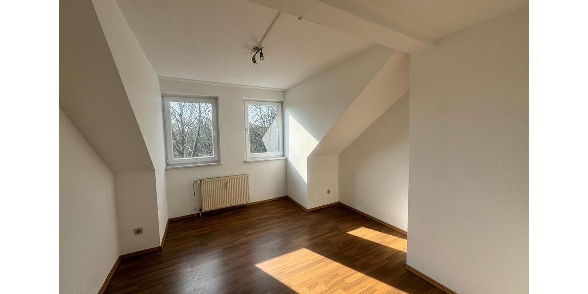 Dachgeschoßwohnung Duisburg Mittelmeiderich - 3 Zimmer, 66 m&sup2;, 750&euro; | Angebot:26165974