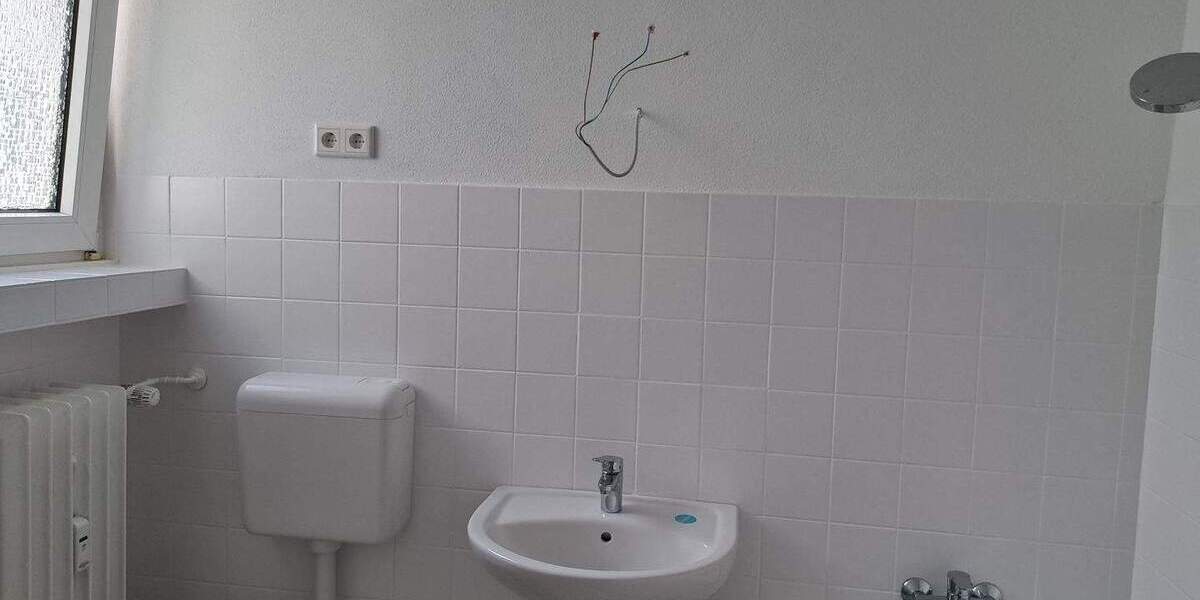 Etagenwohnung Düsseldorf Rath - 3 Zimmer, 92 m&sup2;, 1.250&euro; | Angebot:25774706