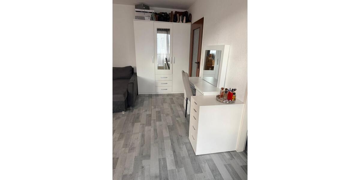 Etagenwohnung Düsseldorf Heerdt - 2 Zimmer, 50 m&sup2;, 4.000&euro; | Angebot:25921599