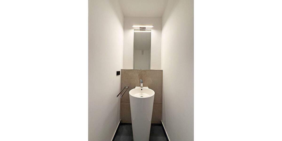 Etagenwohnung Düsseldorf Oberkassel - 2 Zimmer, 82 m&sup2;, 1.650&euro; | Angebot:25916382