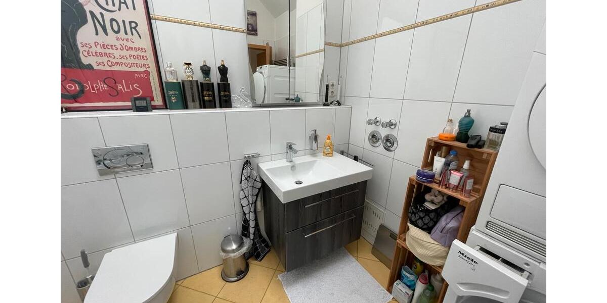 Dachgeschoßwohnung Essen Huttrop - 2 Zimmer, 65 m&sup2;, 510&euro; | Angebot:26014808