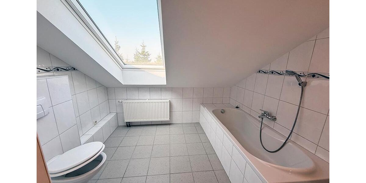 Dachgeschoßwohnung Issum - 5 Zimmer, 140 m&sup2;, 1.300&euro; | Angebot:26249906