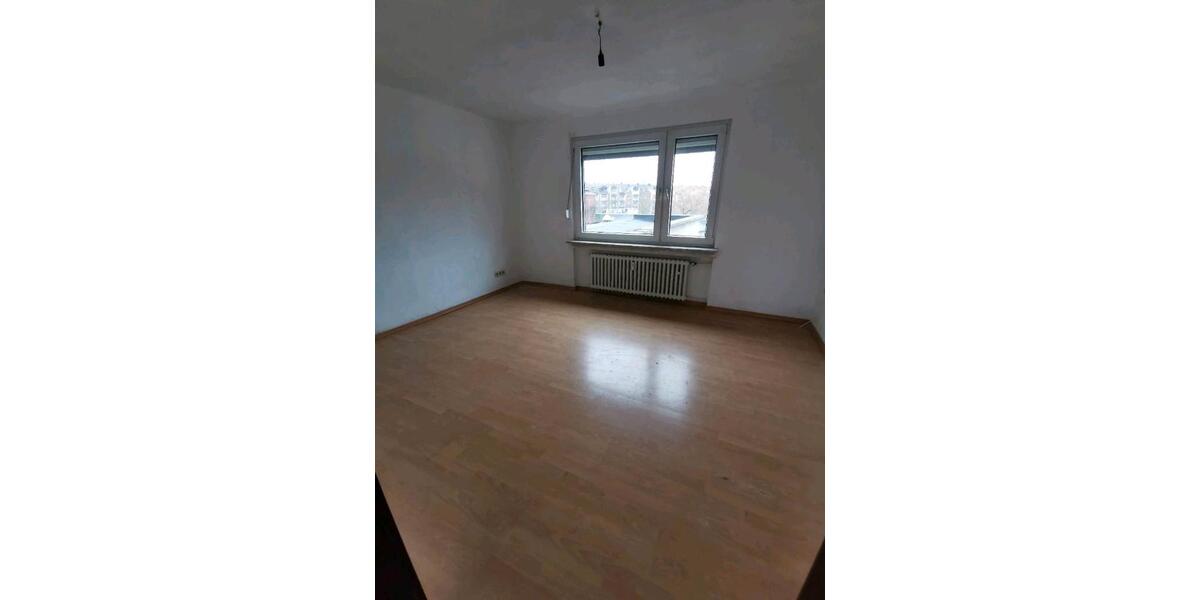 Dachgeschoßwohnung Duisburg Duisburg-Mitte - 5 Zimmer, 110 m&sup2;, 1.250&euro; | Angebot:26553398