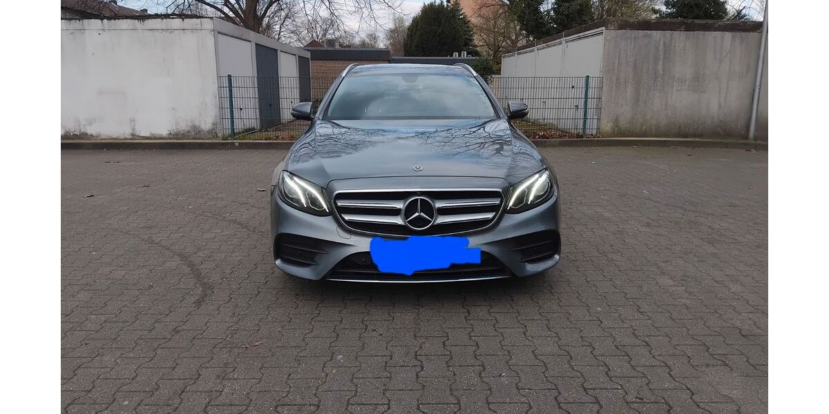 Mercedes-Benz E 220 90.000 km 22.500 &euro; Essen 45127