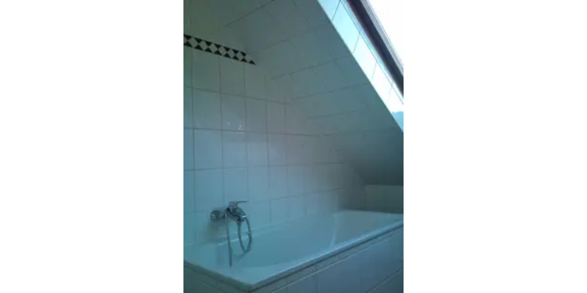 Dachgeschoßwohnung Duisburg Essenberg - 2.5 Zimmer, 66 m&sup2;, 420&euro; | Angebot:25645315