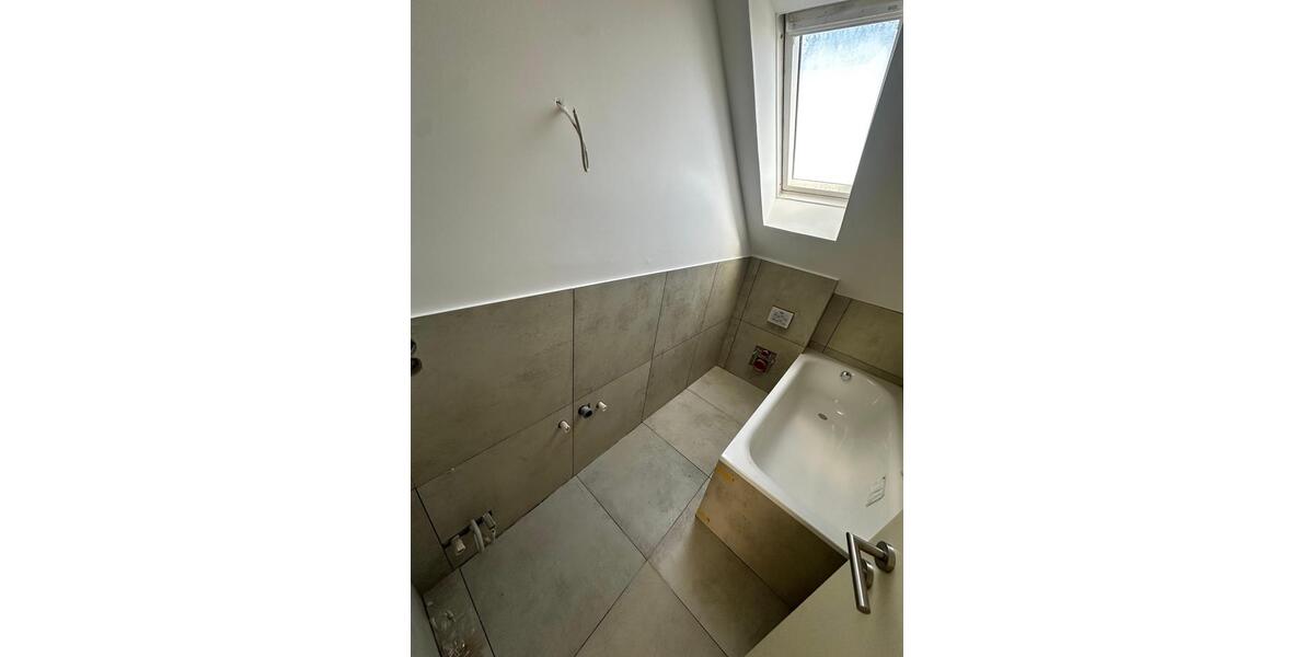 Dachgeschoßwohnung Duisburg Angerhausen - 4 Zimmer, 85 m&sup2;, 930&euro; | Angebot:26040259