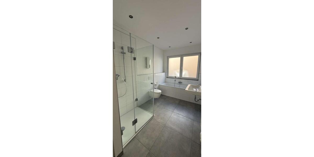 Etagenwohnung Duisburg Huckingen - 4 Zimmer, 118 m&sup2;, 1.650&euro; | Angebot:26276368