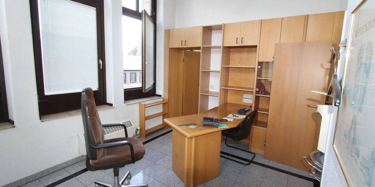 Gewerbeobjekt Krefeld Stadtmitte - 9 Zimmer, 187 m&sup2;, 1.300&euro; | Angebot:25997649