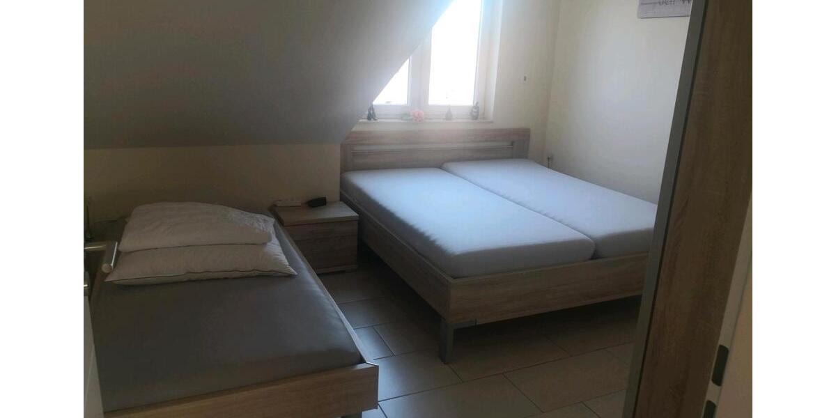 Dachgeschoßwohnung Duisburg Rheinhausen - 2 Zimmer, 63 m&sup2;, 750&euro; | Angebot:25286251